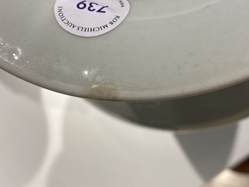 Een Chinese blauw-witte vaas met verhalend decor, Kangxi merk, 19e eeuw